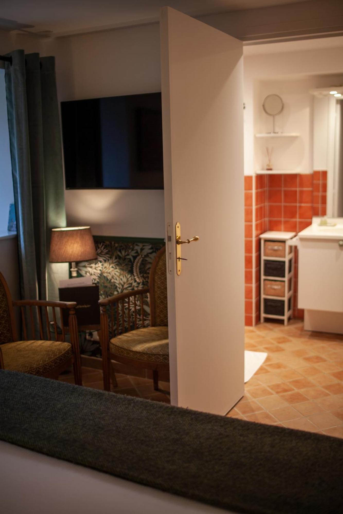 Le Colombier Bed & Breakfast Уисан Екстериор снимка