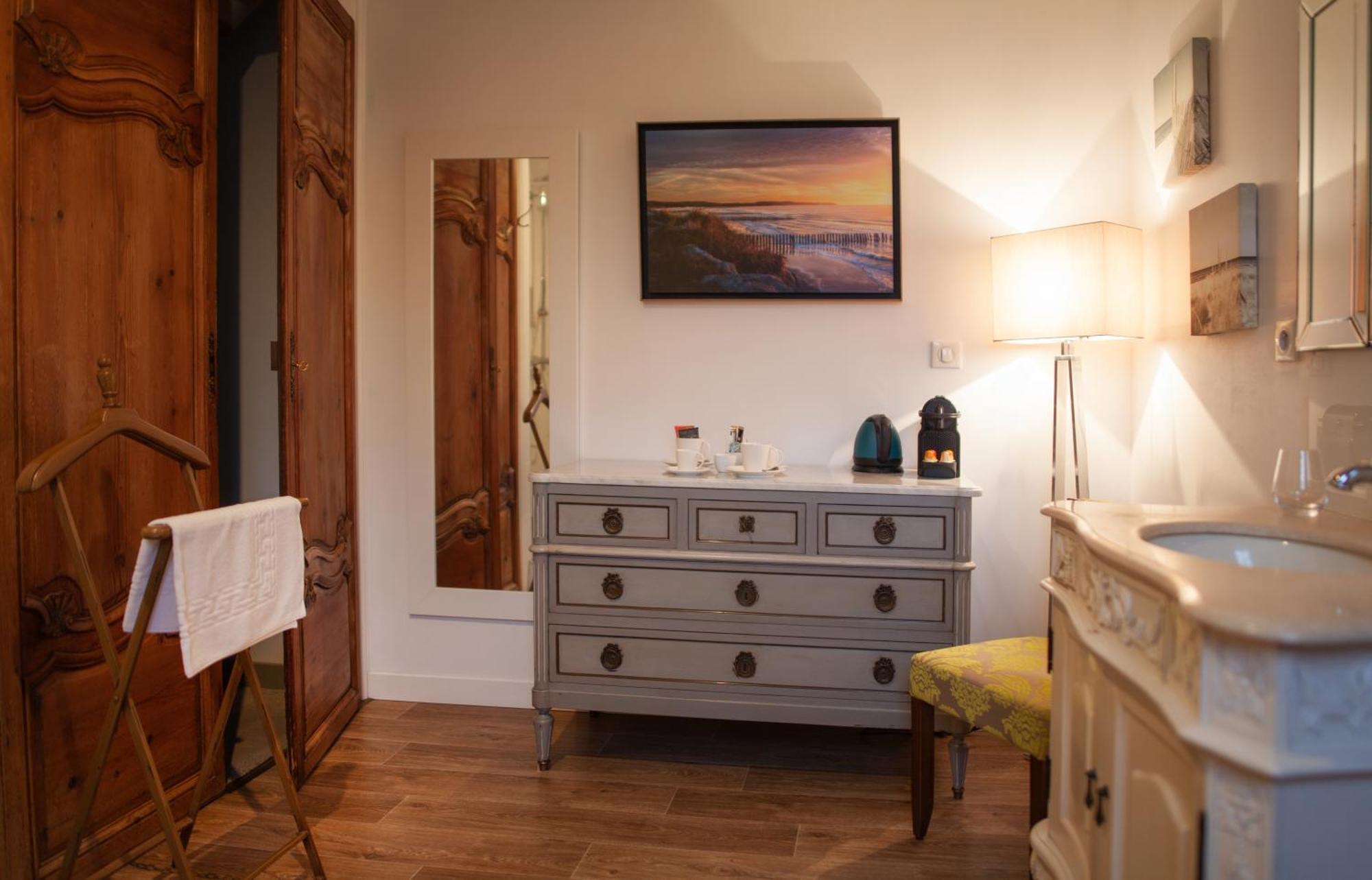 Le Colombier Bed & Breakfast Уисан Екстериор снимка