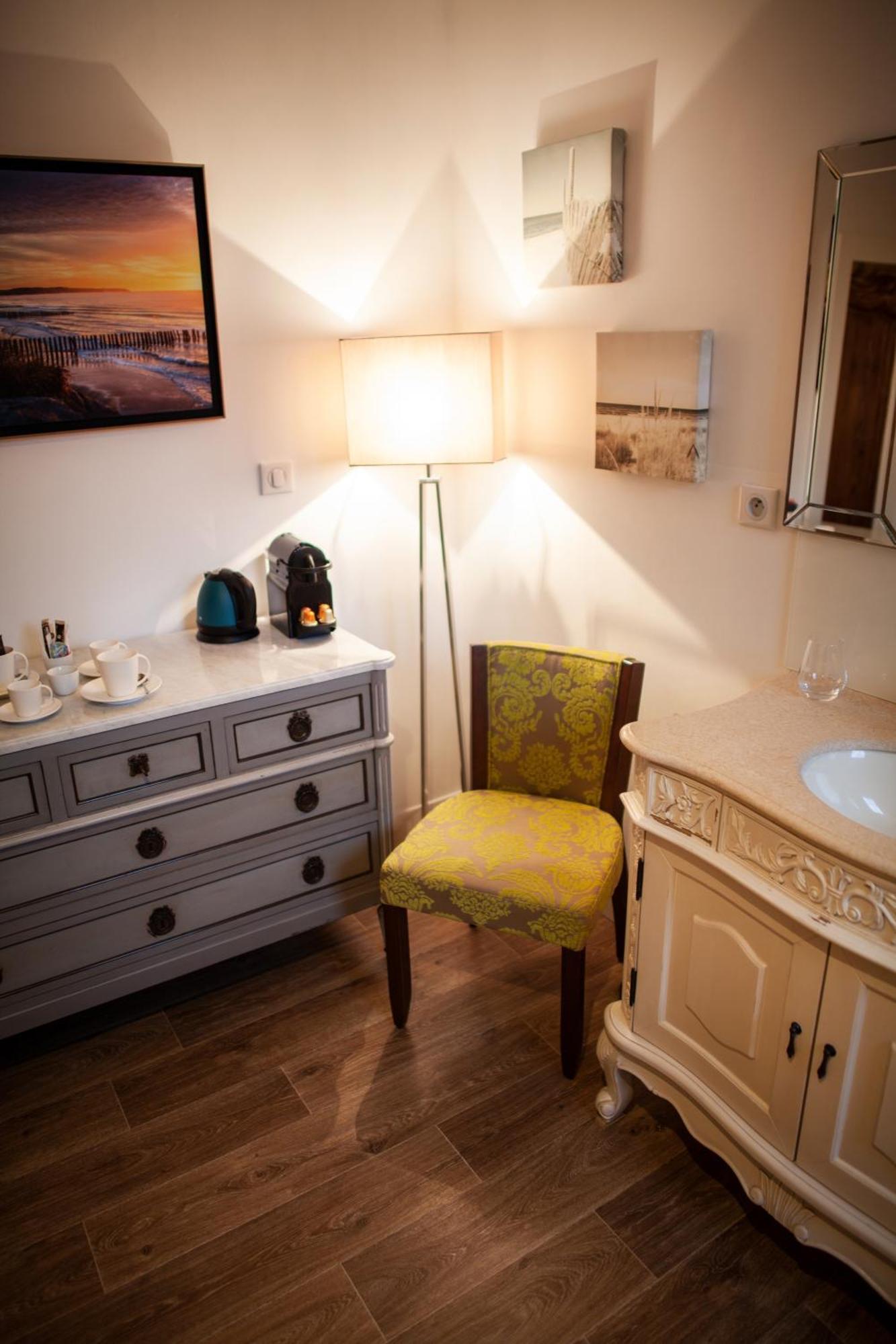 Le Colombier Bed & Breakfast Уисан Екстериор снимка